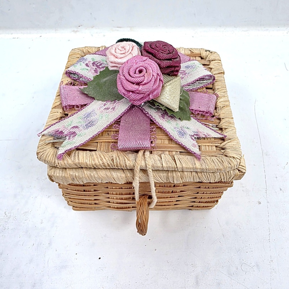 Vtg 1991 Avon Fanciful Floral Wicker Trinket Box Ribbon Fabric Roses Basket Only